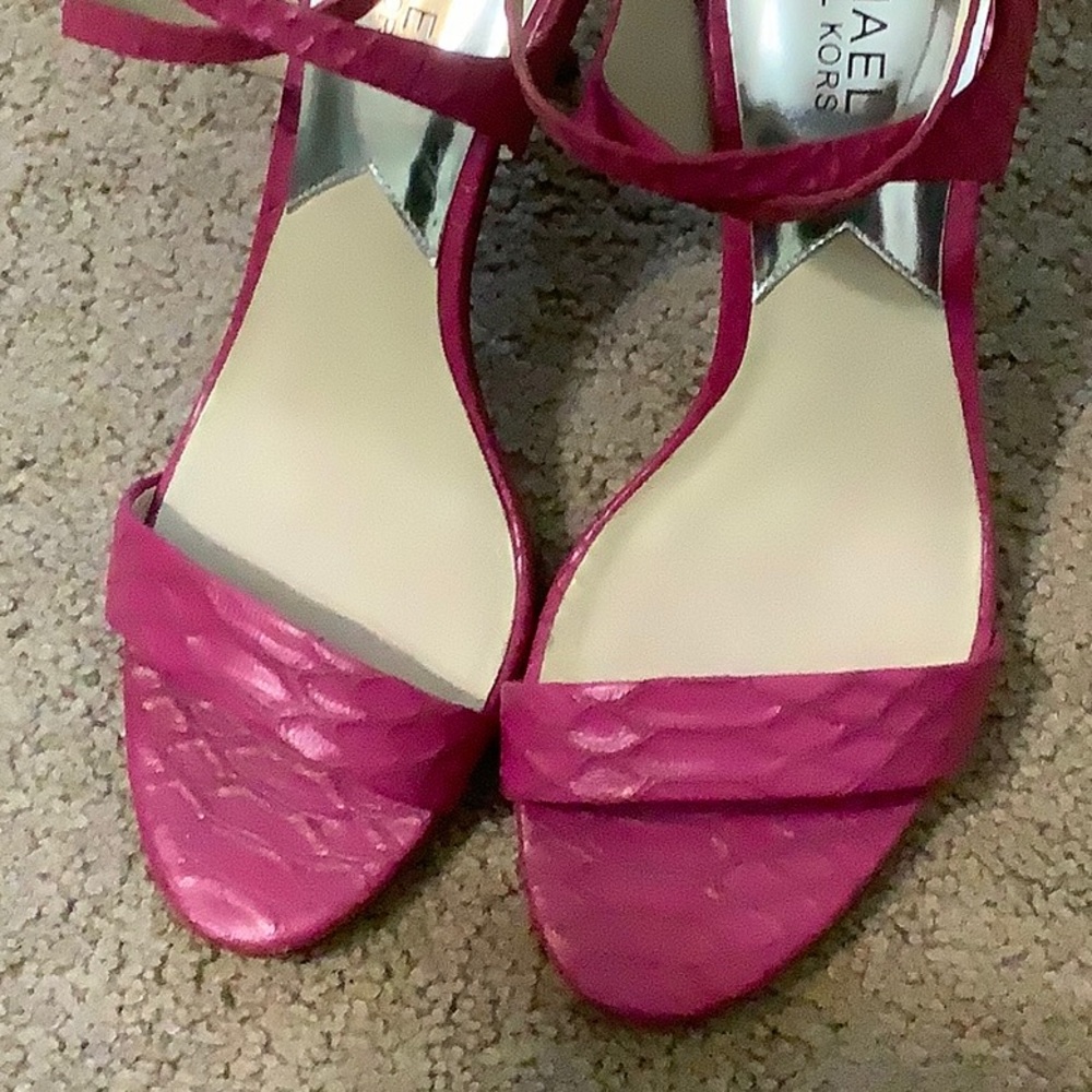 ♨️PRICE ⬇️MICHAEL MK hot pink heels, ankle straps - Picture 6 of 8